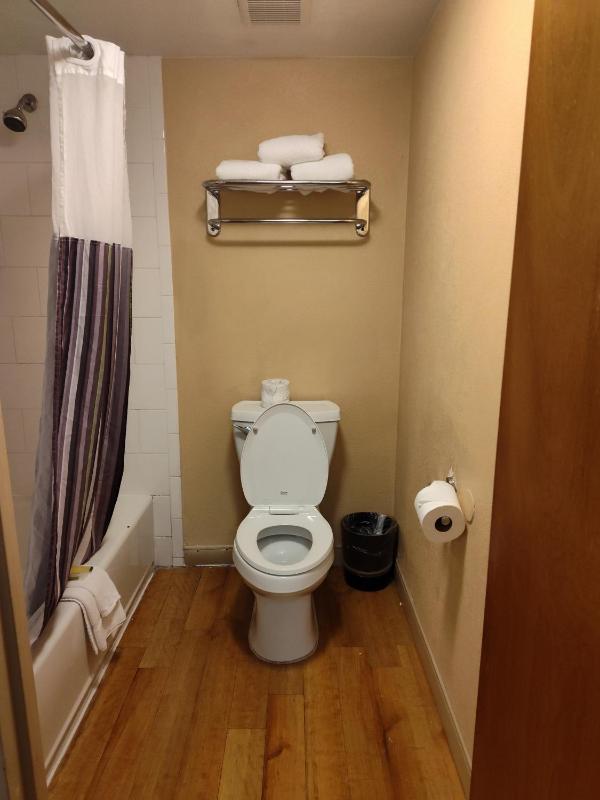 Double Room with Two Double Beds - Non-Smoking image 4