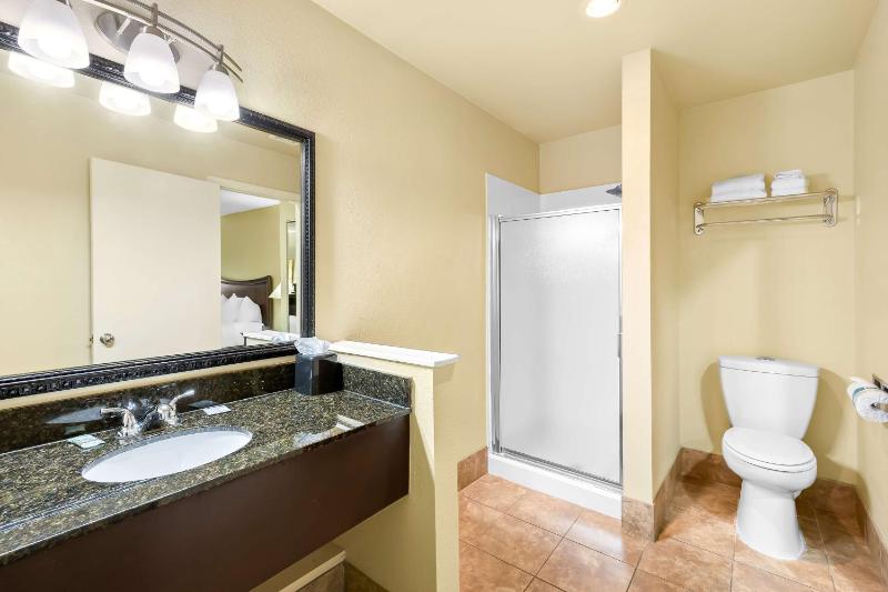 King Suite with Spa Bath - Non-Smoking image 2
