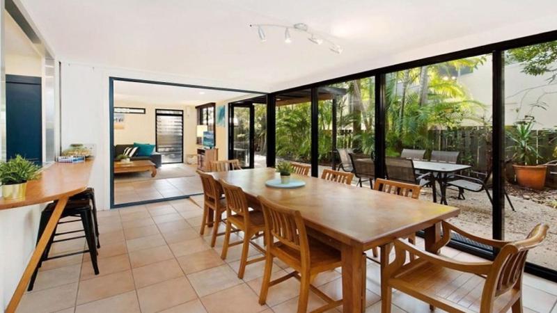 Campbell Street 2 4 Moffat Beach - image 2