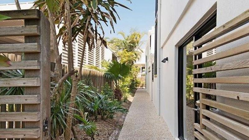 Campbell Street 2 4 Moffat Beach - image 8