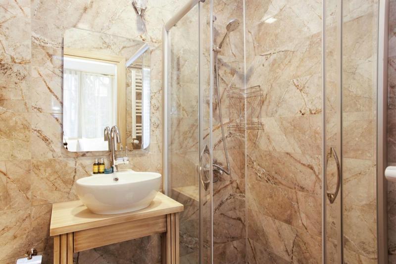 Double Room with Patio image 2