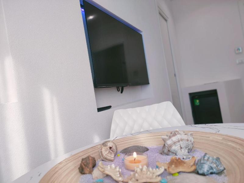 Suite with Sea View image 2