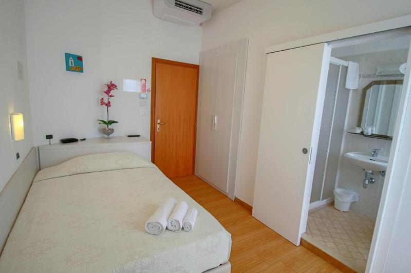 Standard Single Room image 1
