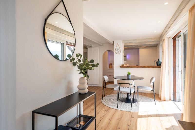 Apartment with Lake View image 4
