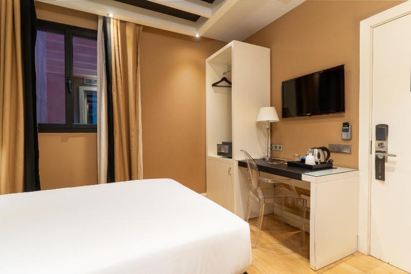 Interior Single Room without views image 4