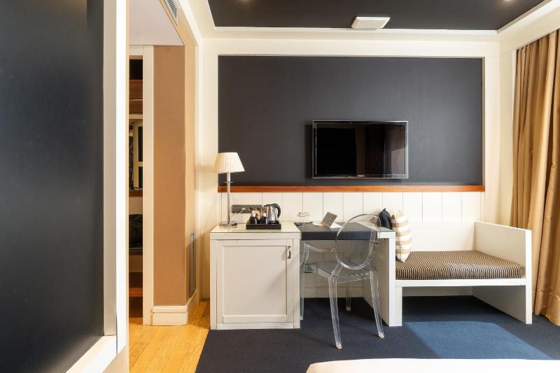 Interior Economy Double or Twin Room image 4