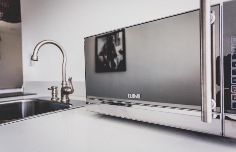 Standard Queen Room with Kitchenette image 4