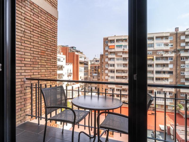 Double or Twin Room with Balcony image 4