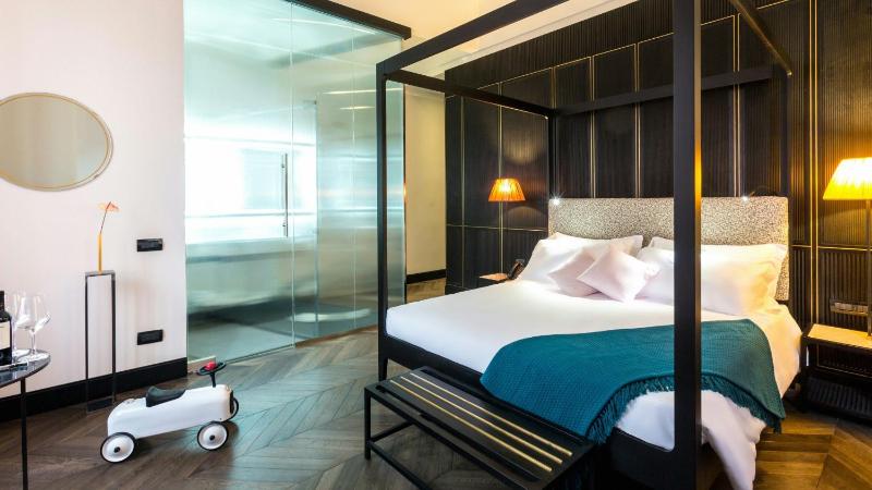 Deluxe Double Room image 3