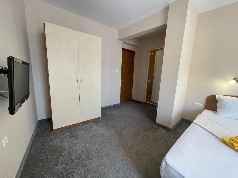 Alatoni Beach Hotel - image 32