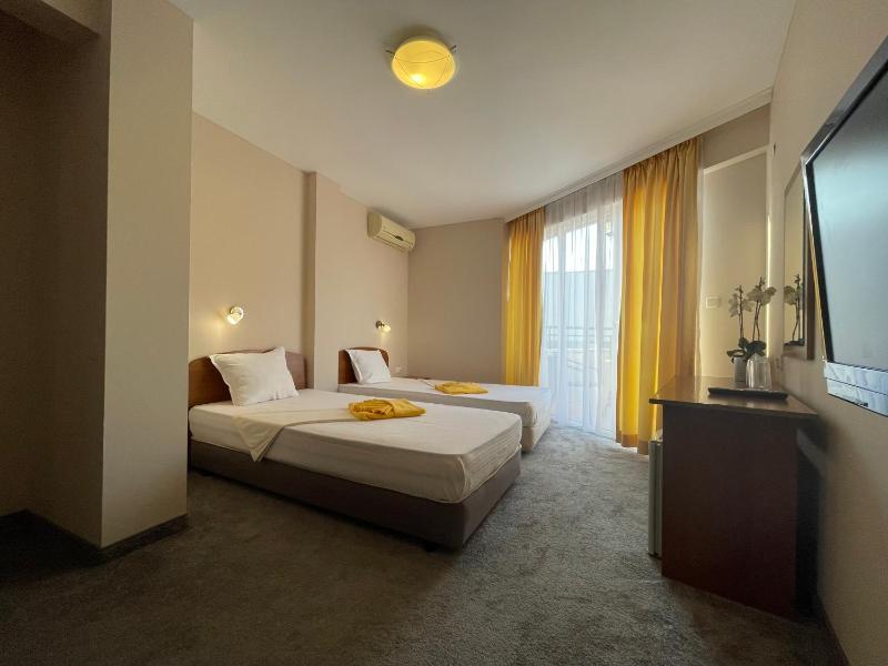 Alatoni Beach Hotel - image 3