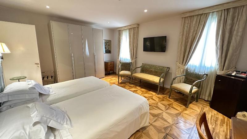 Superior Double or Twin Room image 4