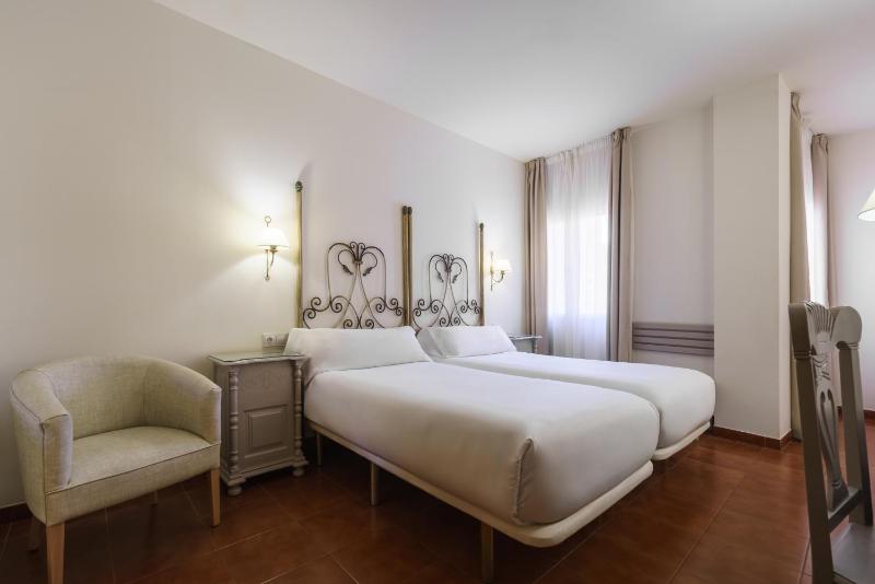 Classic Triple Room image 1