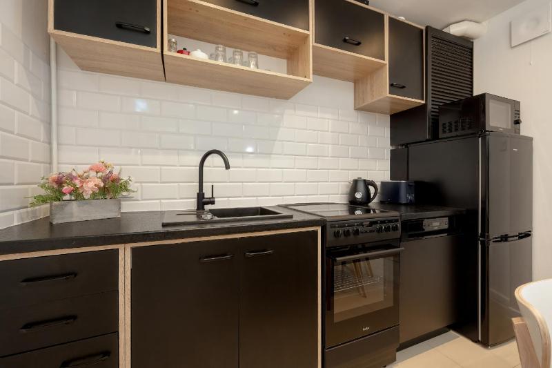 Przestronne Studio Przy Rynku we Wrocławiu z Klimatyzacją i Wanną by Noclegi Renters - image 14