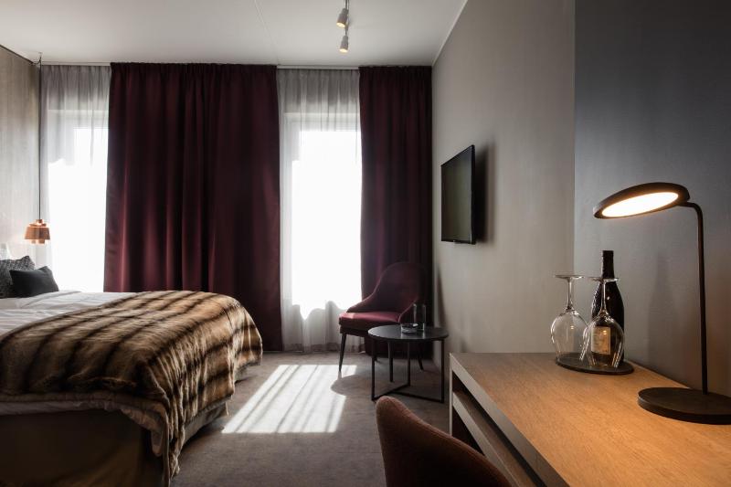 Double Room image 4