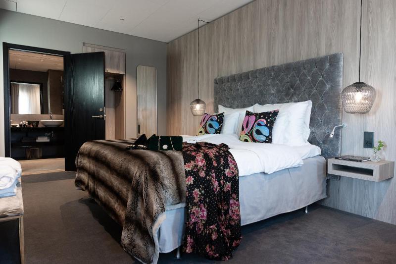 Suite - Summer image 1