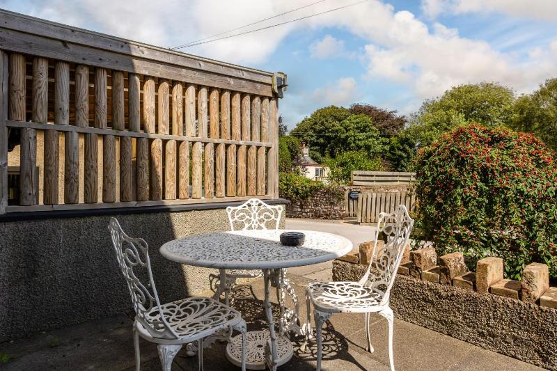 King Room with Roll-In Shower - Disability Access image 4