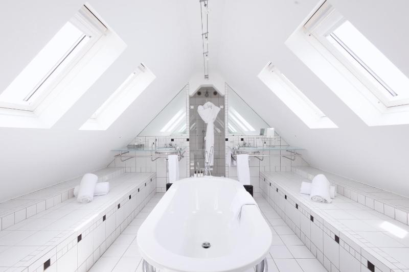 Suite with Sea View image 1