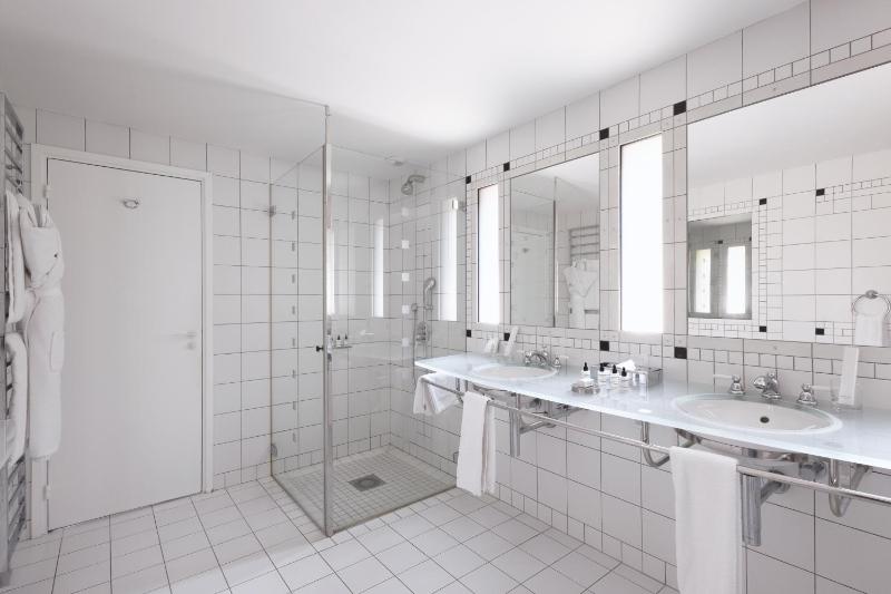 Deluxe Double Room with Sea View image 4