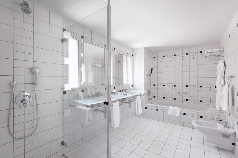 Deluxe Double Room with Terrace and Sea View image 4