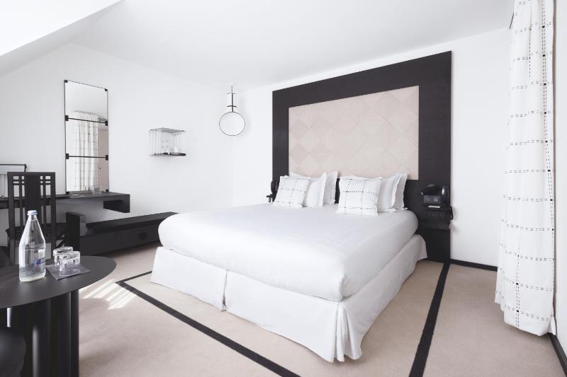 Double Room with Garden View image 4