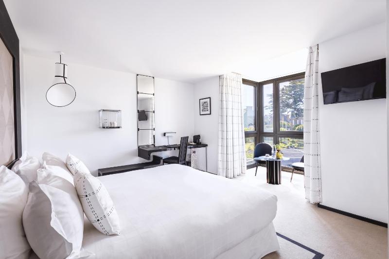 Double Room with Garden View image 1
