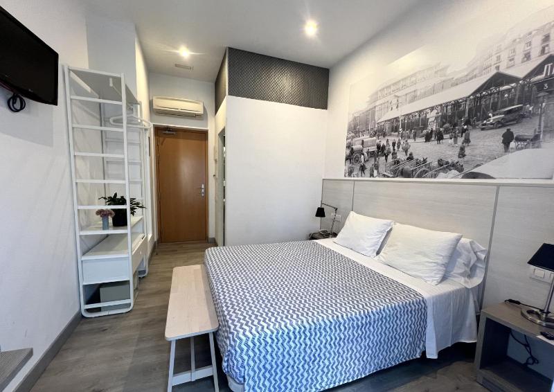 Double or Twin Room with City View image 4