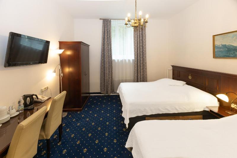 Economy Quadruple Room - Basement image 1