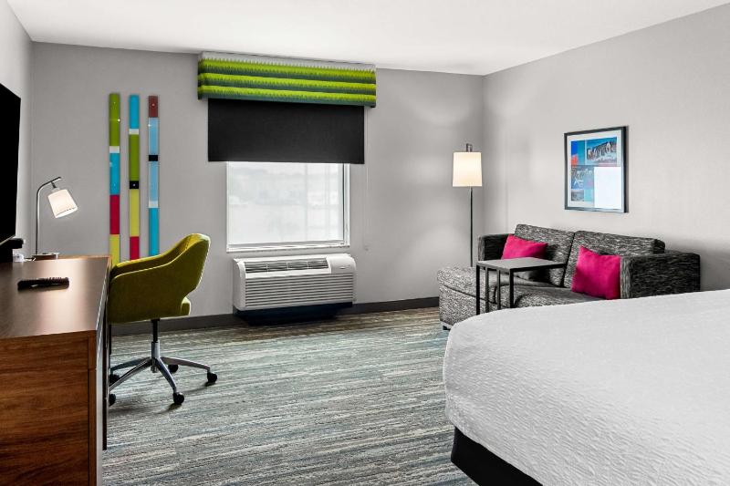 King Room with Sofa Bed image 1