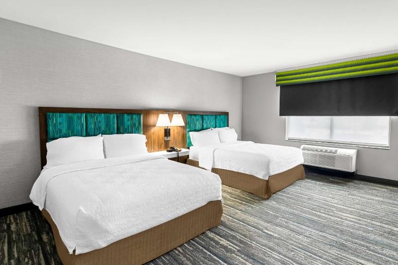Queen Room with Two Queen Beds - Mobility/Hearing Accessible - Non-Smoking image 4