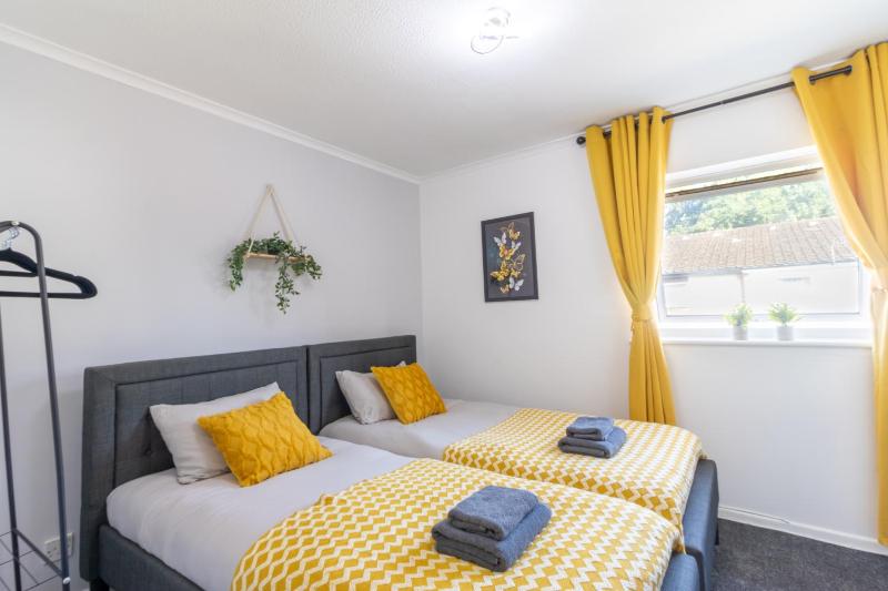 Open Mind Property - 4 Beds 2 Bathrooms & Parking - image 26