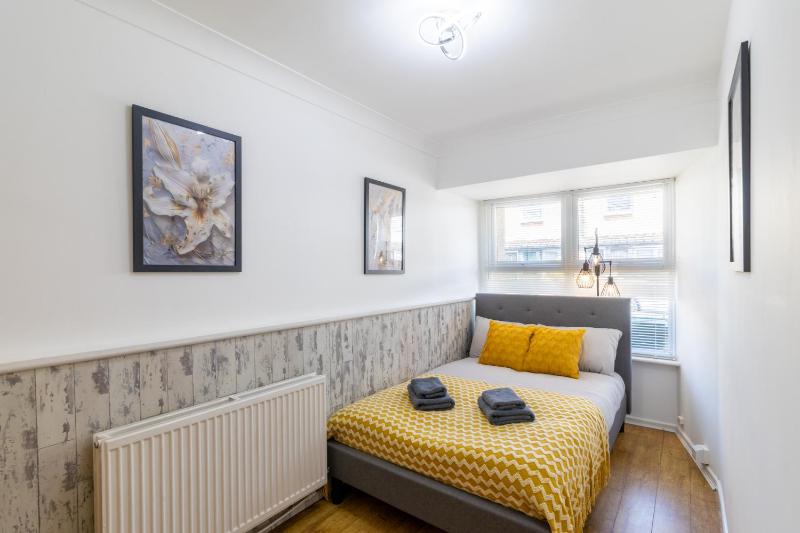 Open Mind Property - 4 Beds 2 Bathrooms & Parking - image 21