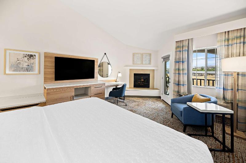 King Room with Balcony image 4