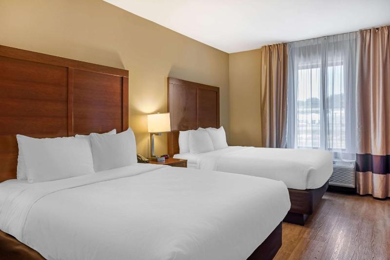 Queen Suite with Two Queen Beds - Non-Smoking image 3