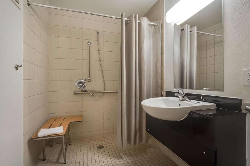 Double Room - Disability Access/Non Smoking image 2