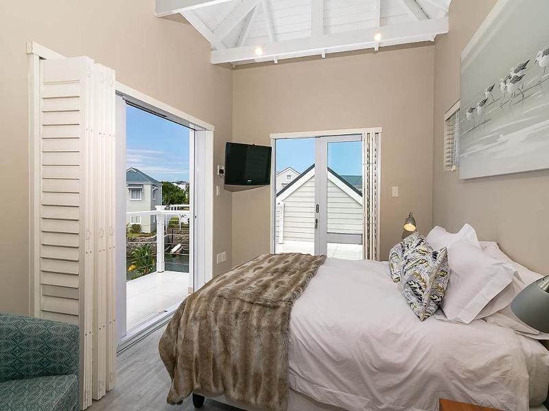 Modern Canal Lifestyle - image 13
