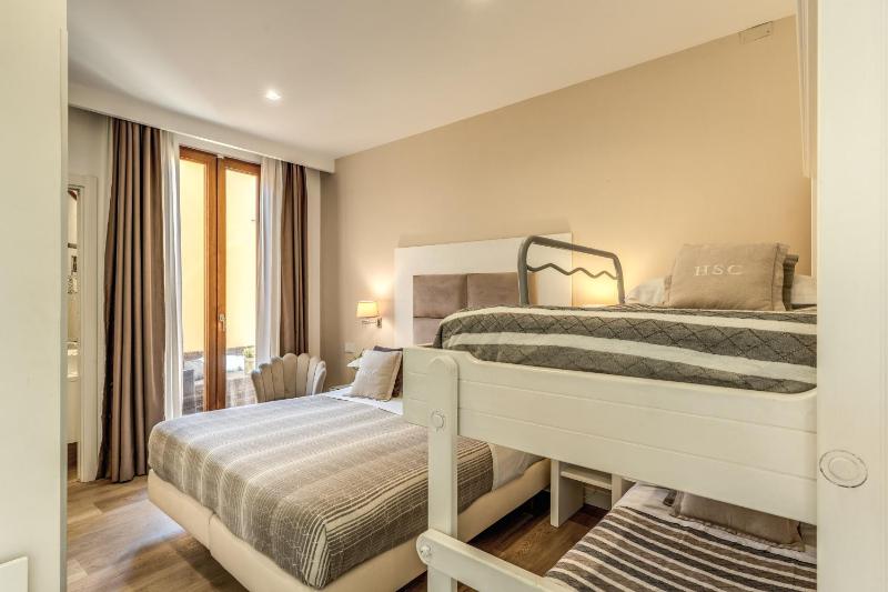 Quadruple Room image 4