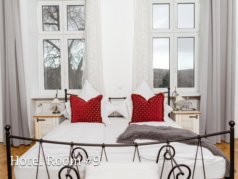 Double Room with Garden View image 1