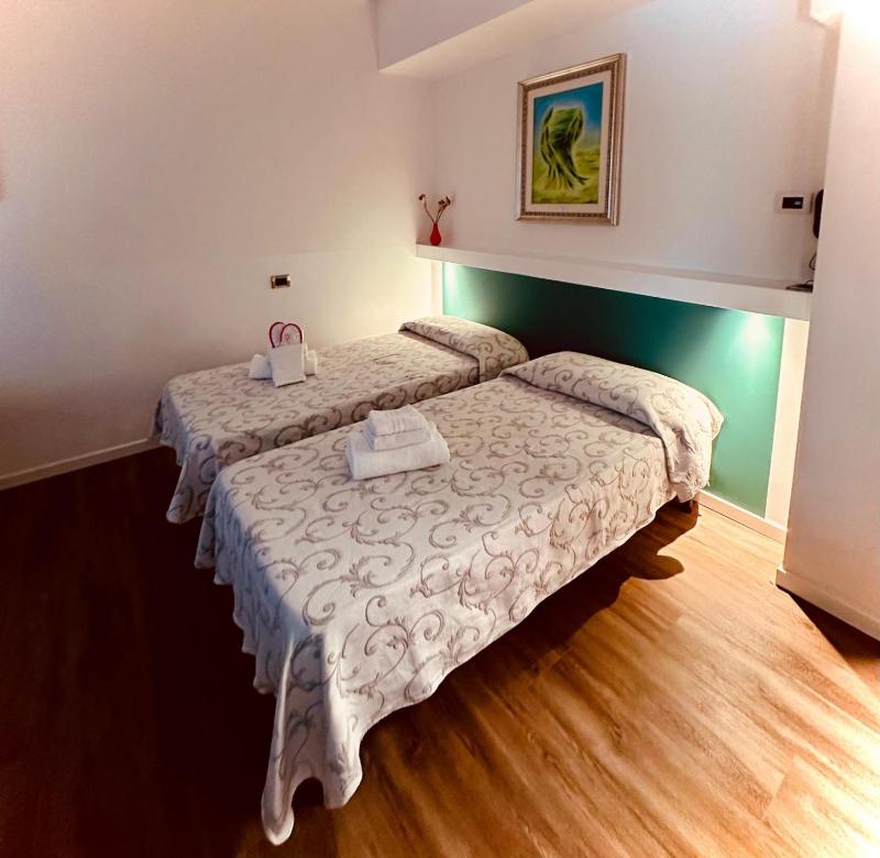 Double or Twin Room image 3