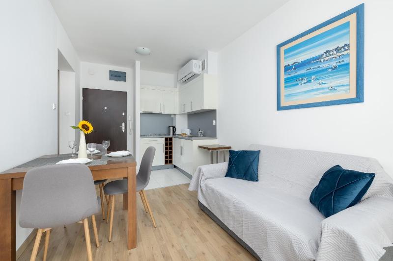Atrium Apartment Spa & Gym 150m to the Beach Sarbinowo by Noclegi Renters - image 21