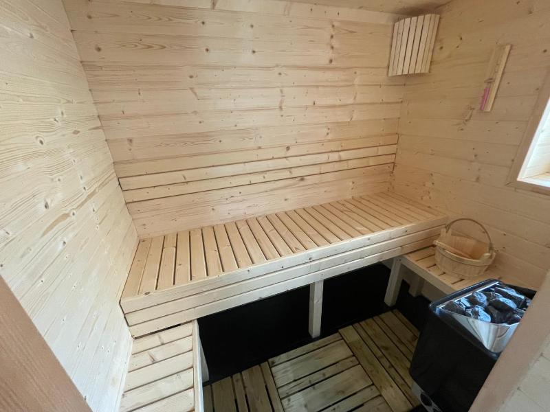 Suite with Hot Tub image 4
