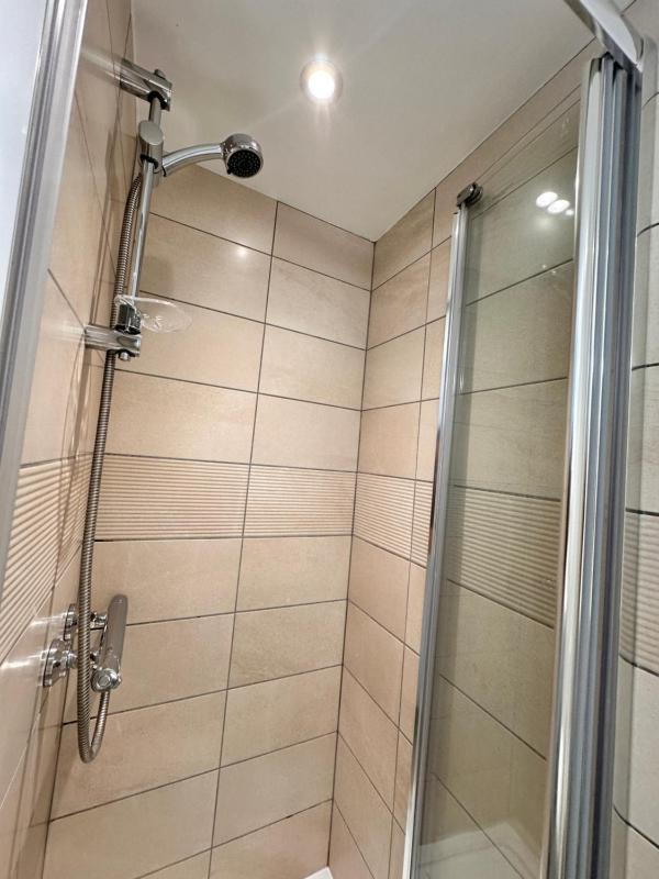 Single Room with Private Bathroom image 2