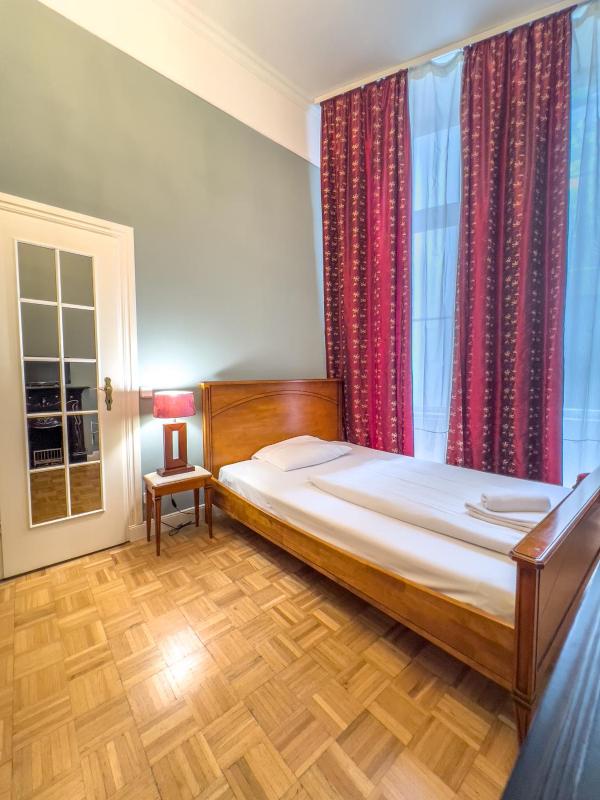 Standard Single Room image 2