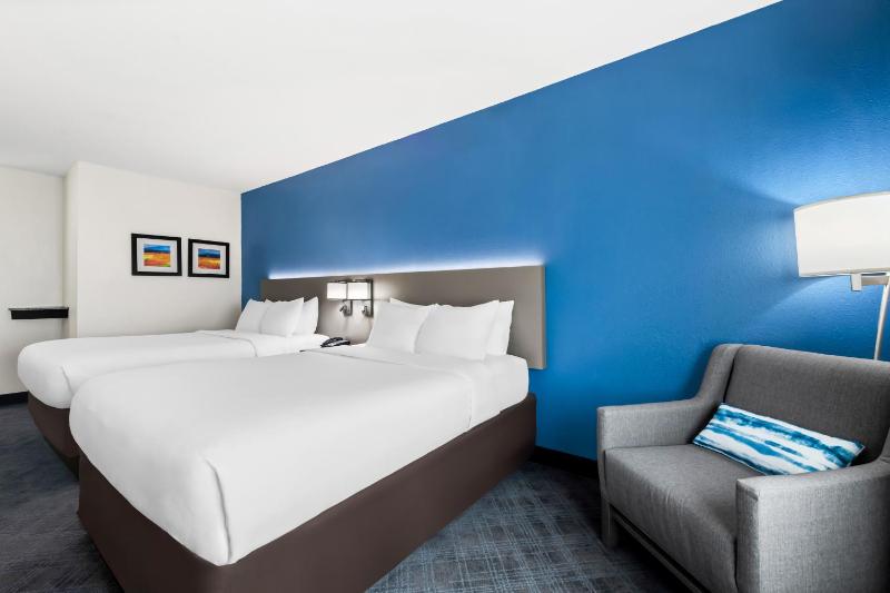 Queen Room with Two Queen Beds - Accessible/Non-Smoking  image 4