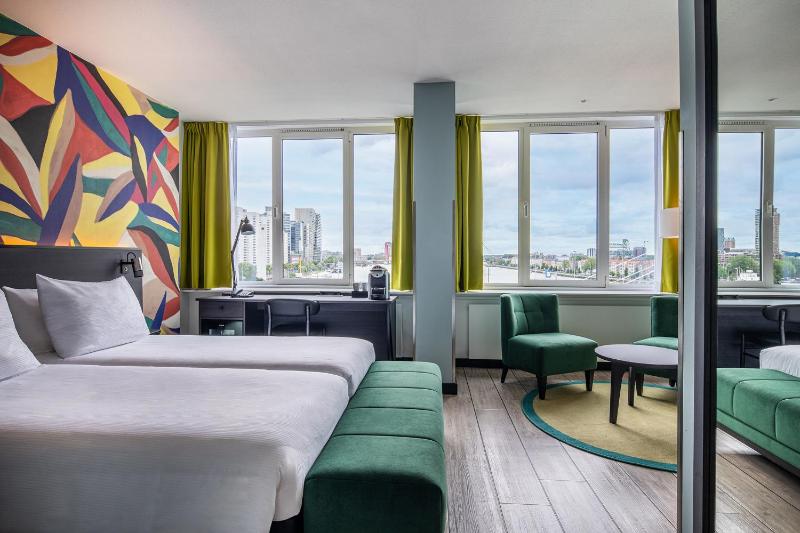 Superior Double Room with River View image 1