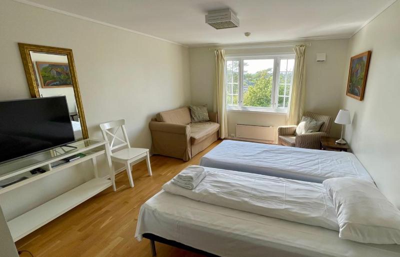 Family Room image 1