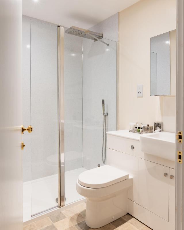 Double Room with Private Bathroom image 4