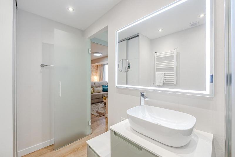 One-Bedroom Premium Apartment image 4