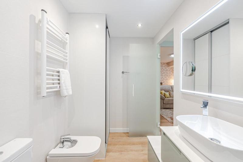 One-Bedroom Premium Apartment image 3