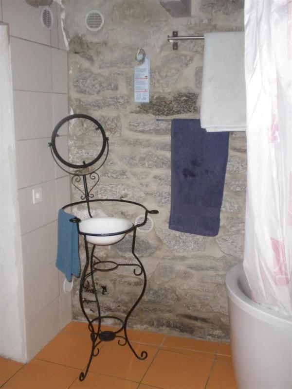 Quadruple Room with Shared Bathroom image 2